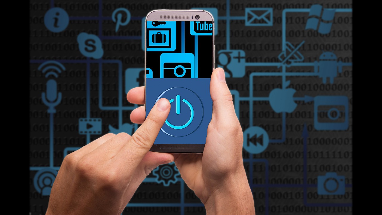 Navigating the Dangers of Catfishers on Social Media